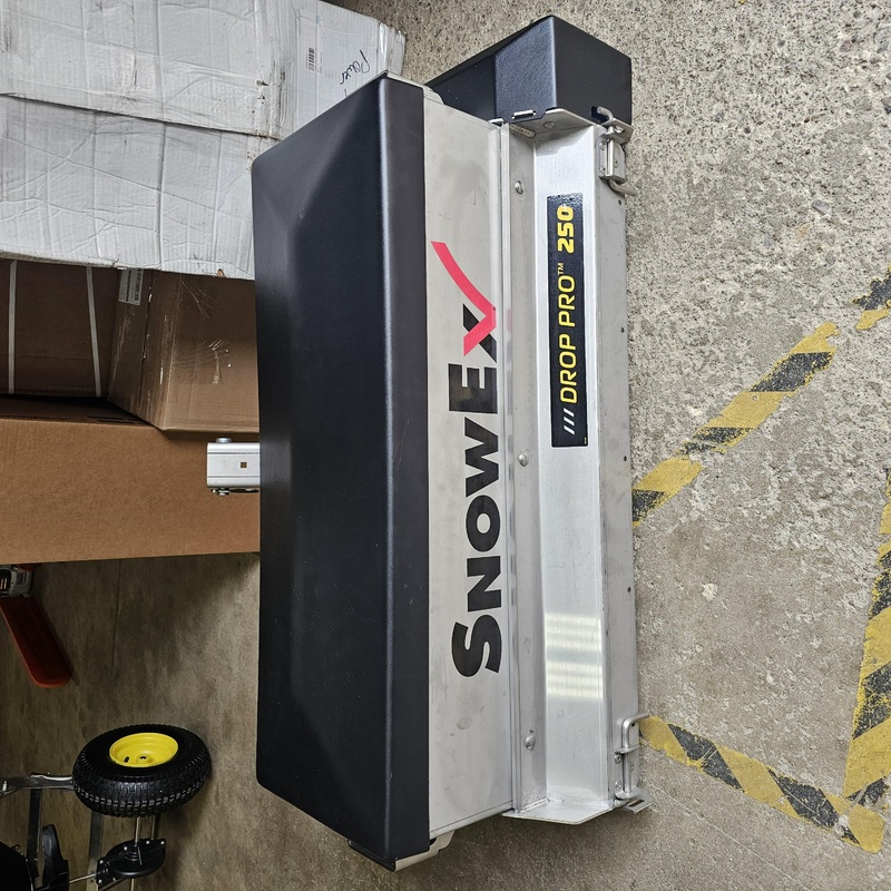 SnowEx Drop Pro 250 Stainless Steel Spreader 2.5 Cu Ft 87535 OUT OF BOX